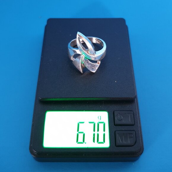 One-of-a-Kind Vintage Canadian Sterling Silver Ribbon Abstract Modernist Ring - Picture 12 of 13